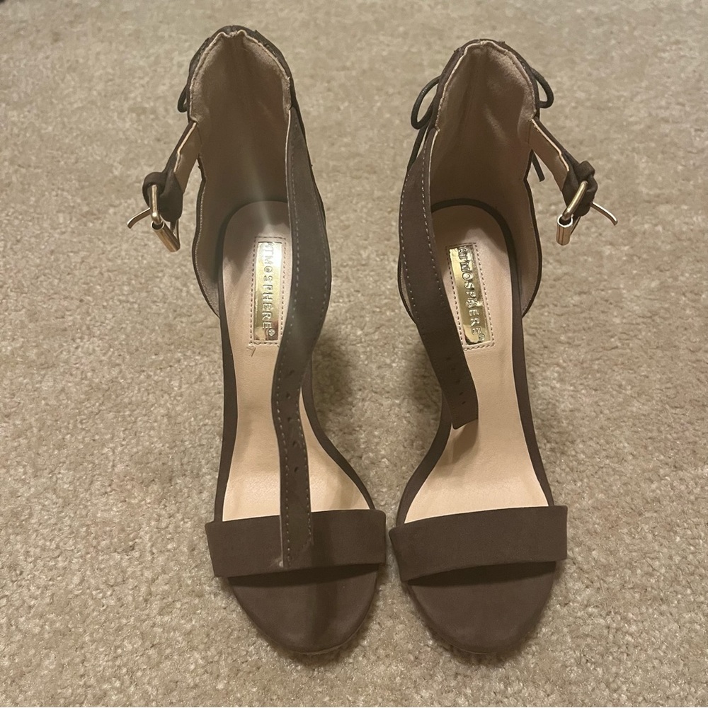 Atmosphere brown heels size 6